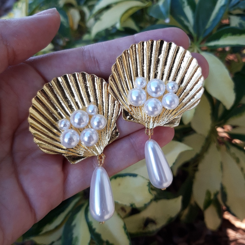 Seashell Pearl Earrings
